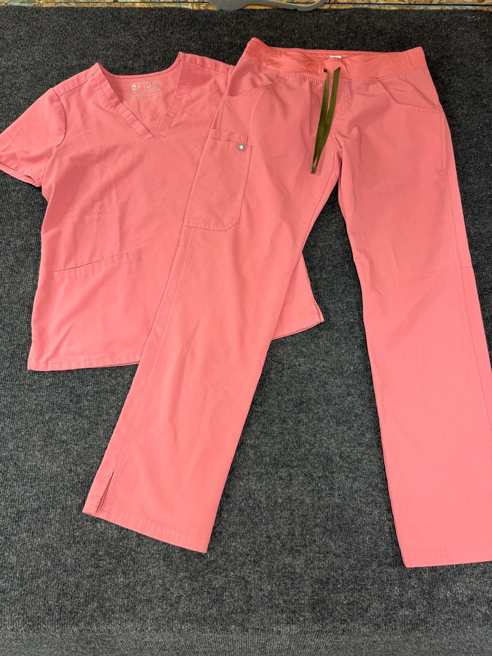 FIGS Women's Coral Scrub Pants - Relaxed Fit